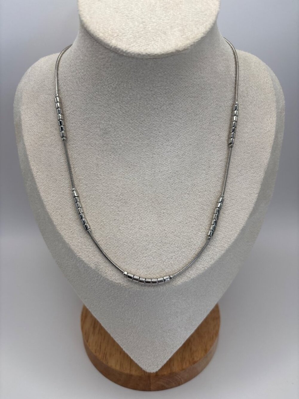 Liz Claiborne Vintage Silver Tone Station Beaded Chain 16" Necklace